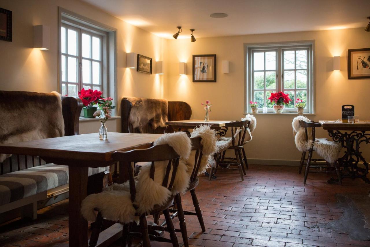 Watership Down Inn Whitchurch  Екстериор снимка